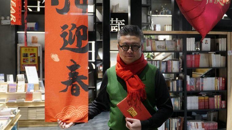 综合新闻||宁夏文艺名家贺新春丨马浩谦：用美育见证老员工们在艺术中成长