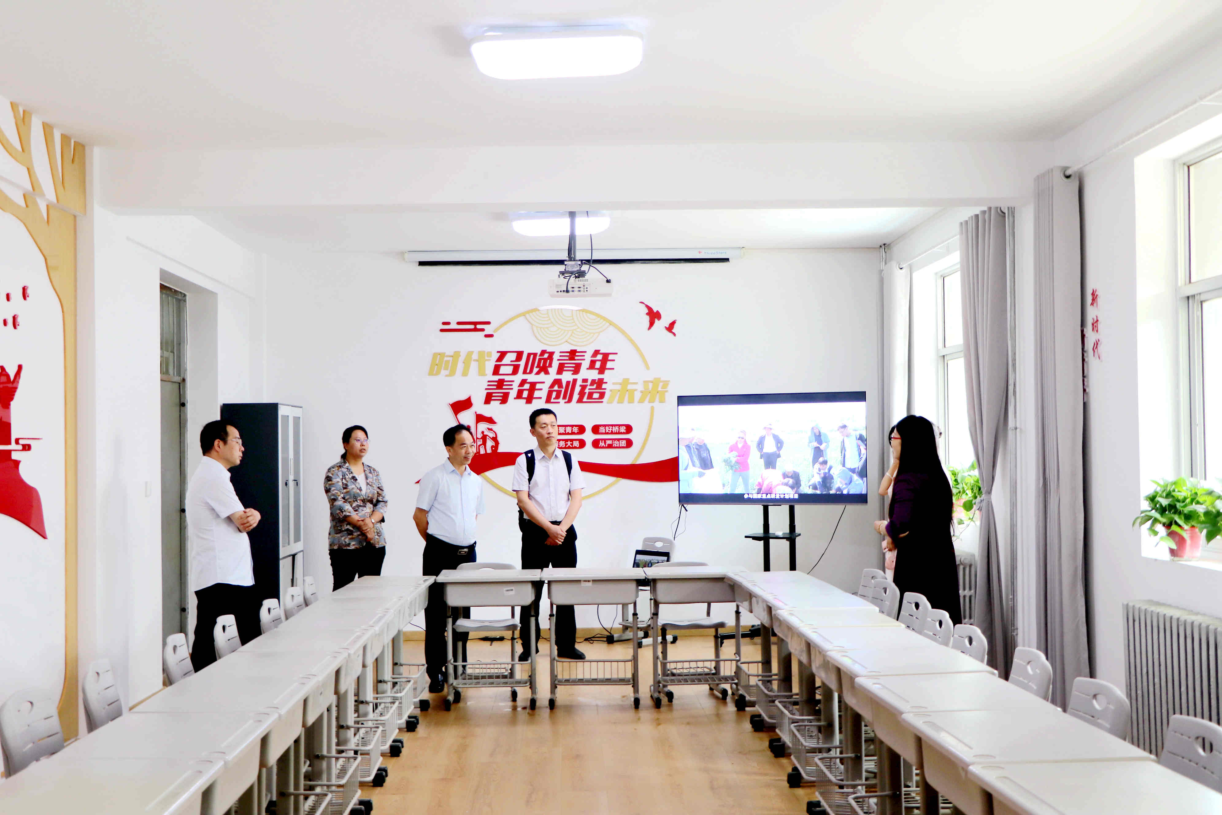 湖南工业大学党委副书记王利华一行调研太阳集团tyc5997