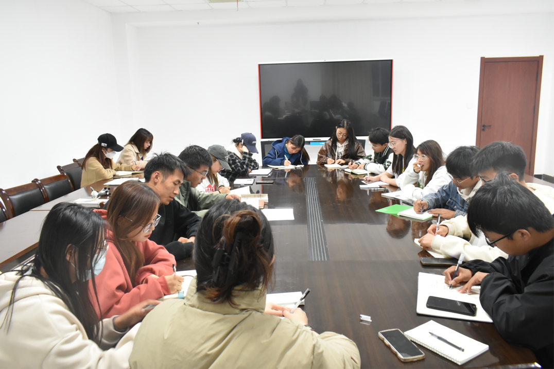太阳集团tyc5997团委举办团学骨干读书班第一次集体理论学习